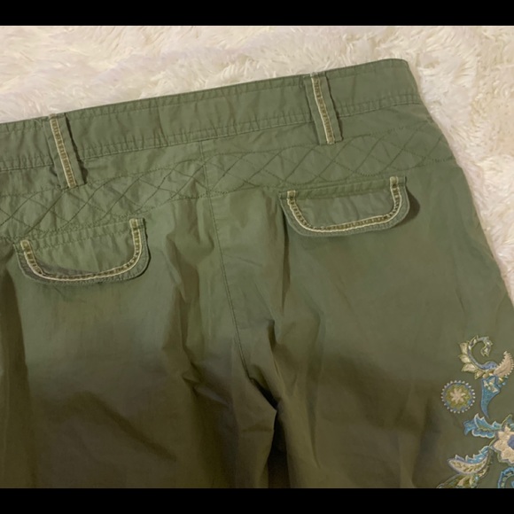 Miss Bisou Embroidered Capri Pants Size 5 - Picture 5 of 7